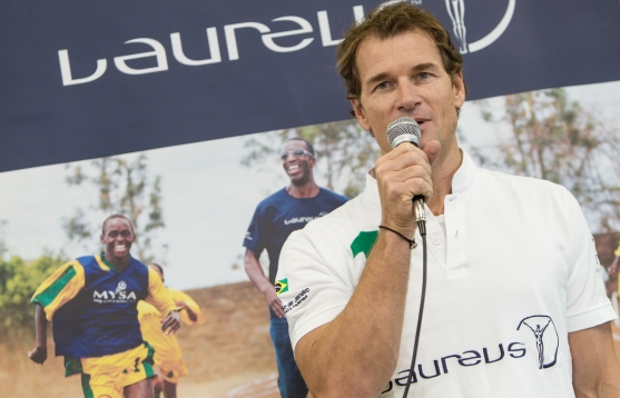 jens_lehmann_kicking_girls_laureus_june